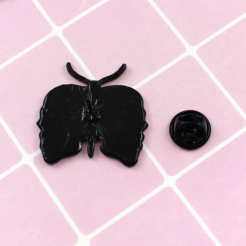 Мультяшные Белые Двойные Броши Skwleton для женщин Панк Бабочка Эмаль Булавка