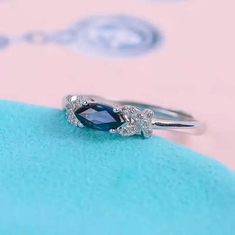 Модное женское офисное кольцо с натуральным китайским сапфиром 3 мм * 6 серебро 925