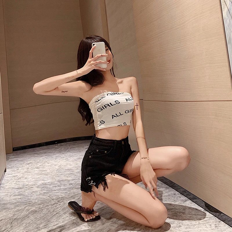 

Sexy high-waisted hot pants with ripped irregular raw edge denim shorts