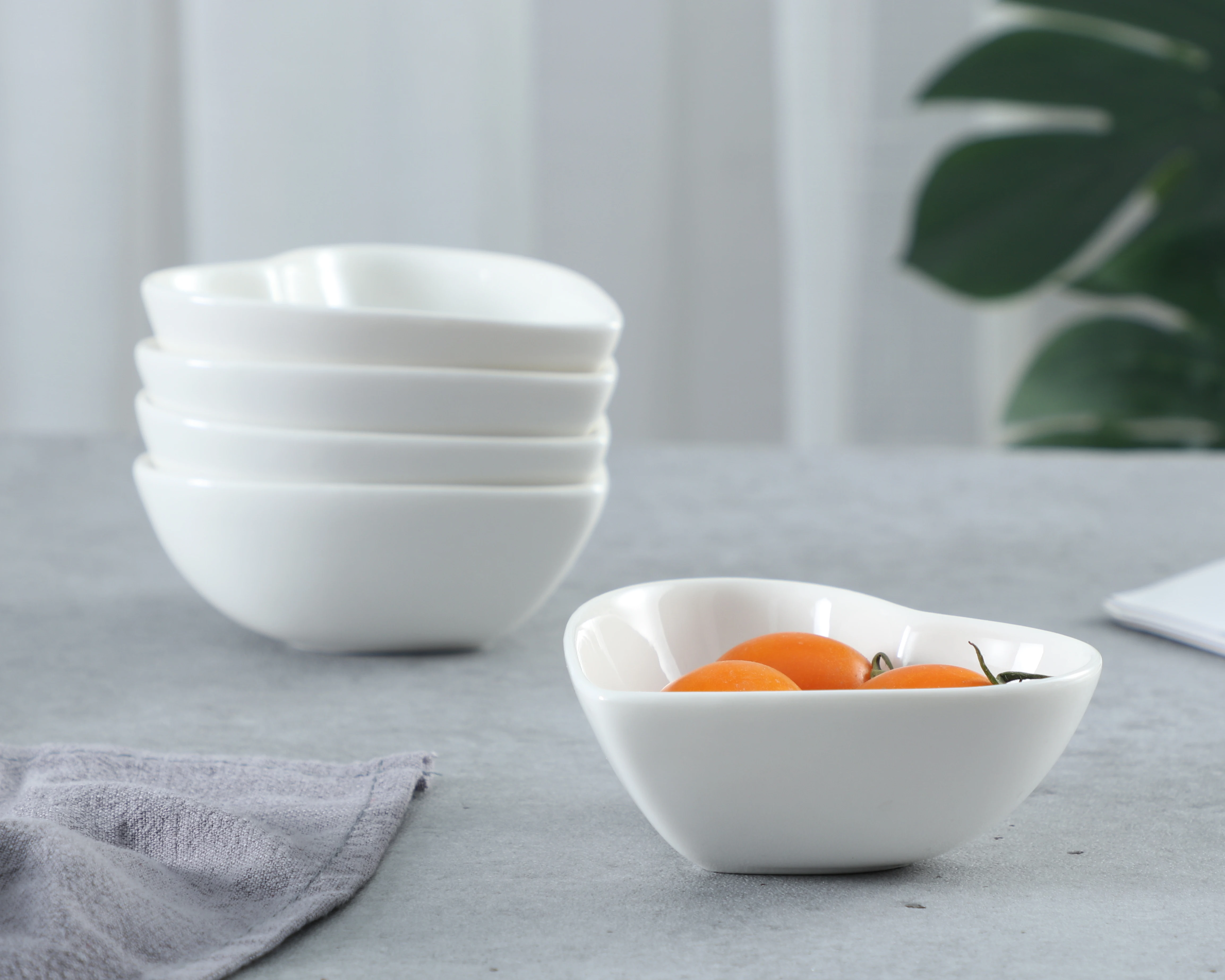 Керамическая миска в форме сердца маленькая боковая для приправ подставка суши