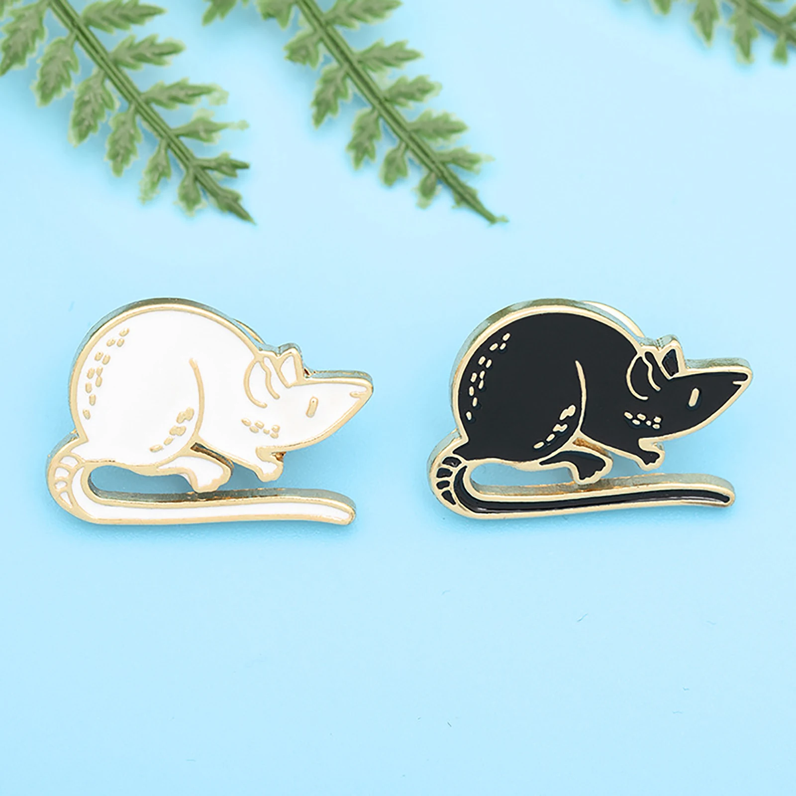 

1 Piece Lovely Cartoon Animal Brooches Creative Mouse Shape Gold Plated Black White Enamel Metal Pins Bag Clothes Jewelry Gifts