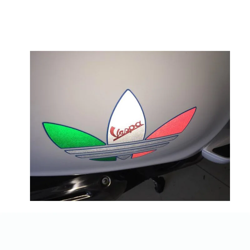 Наклейка-эмблема для Vespa с двумя длинными вентиляционными отверстиями на каждой