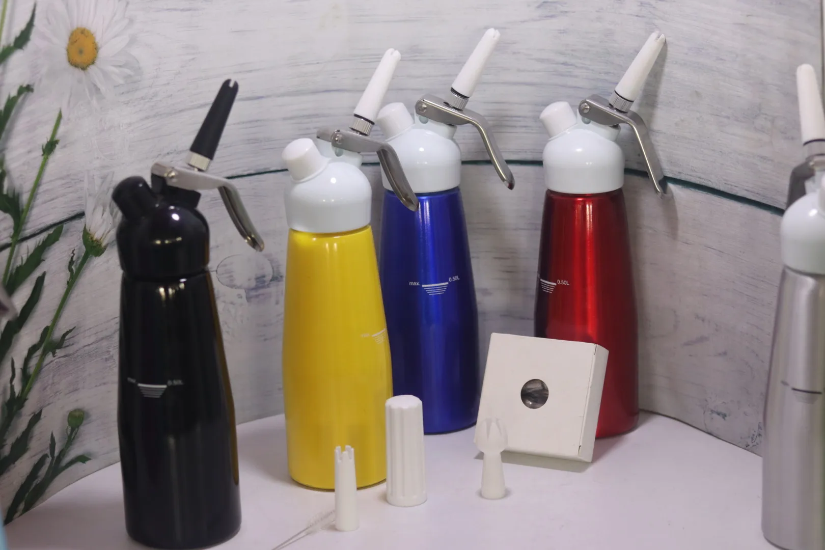 

500ml Whipped Cream Dispenser Whipper Gun with Nozzles Maker Aluminium Alloy 9 Colors Professional Cream foamer Decorating Tool