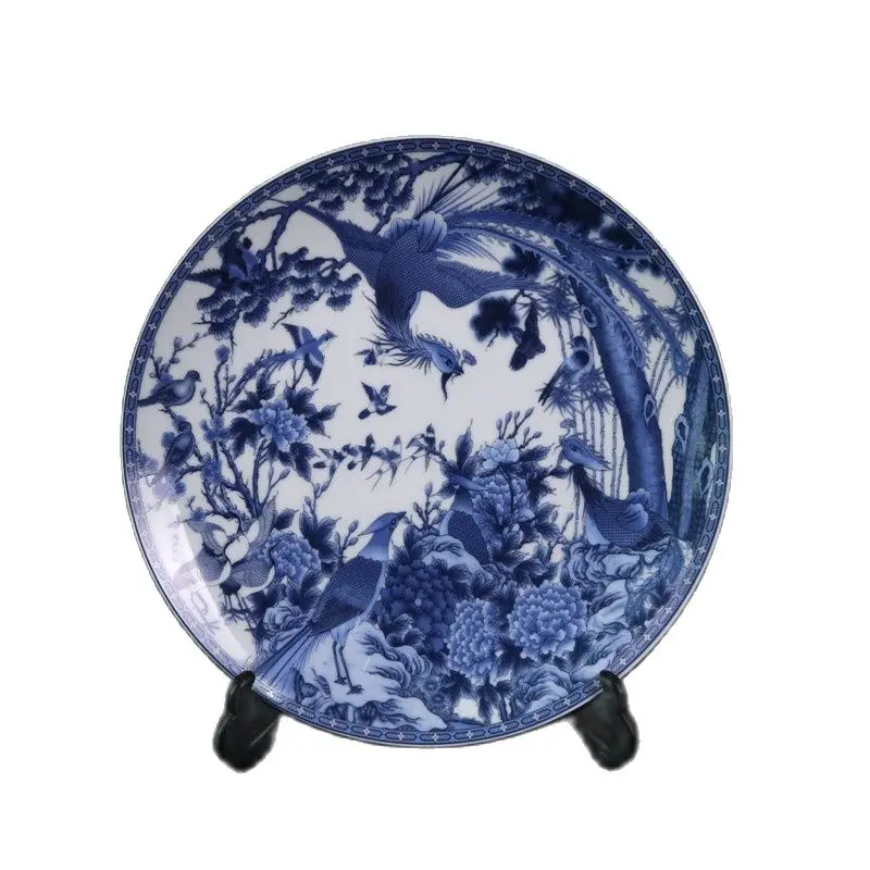 

Китайская старая фарфоровая сине-белая тарелка с узором цветов и птиц
