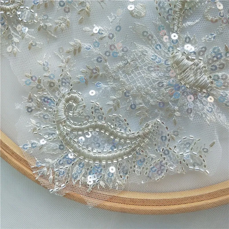 Новое высококачественное серебристое белое с бусинами блестками аппликациями