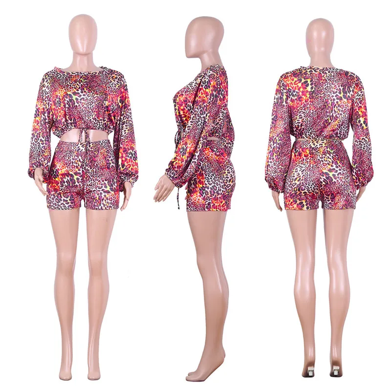 Женский леопардовый комплект из двух предметов короткий топ на шнуровке и