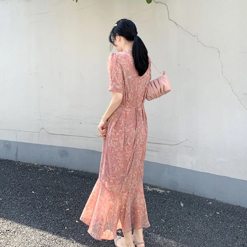 

Женское шифоновое платье с V-образным вырезом и цветочным принтом