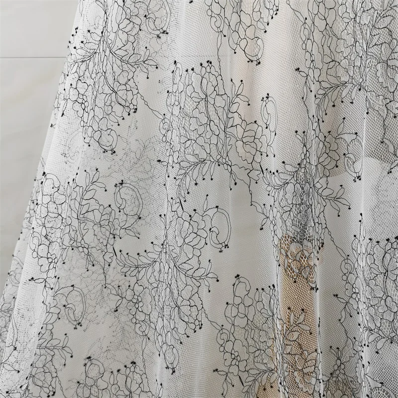 Off White с черными ресницами кружевная ткань из французского Шантильи свадебные