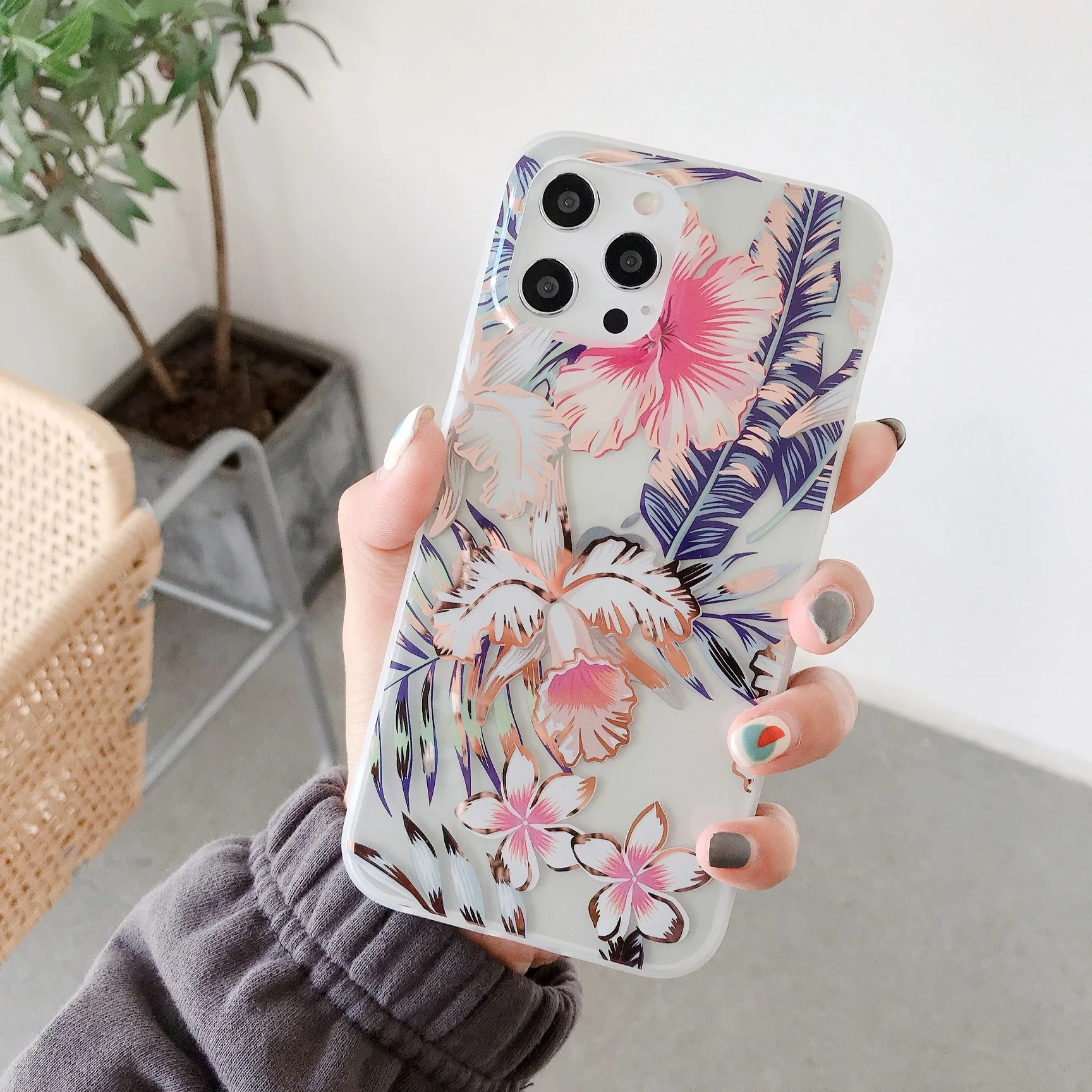

Fashion Electroplated Flowers Leaves Phone Case For iPhone 7 8 SE 2020 Plus X XS XR 11 12 13 Mini Pro Max Silicone Clear Cover