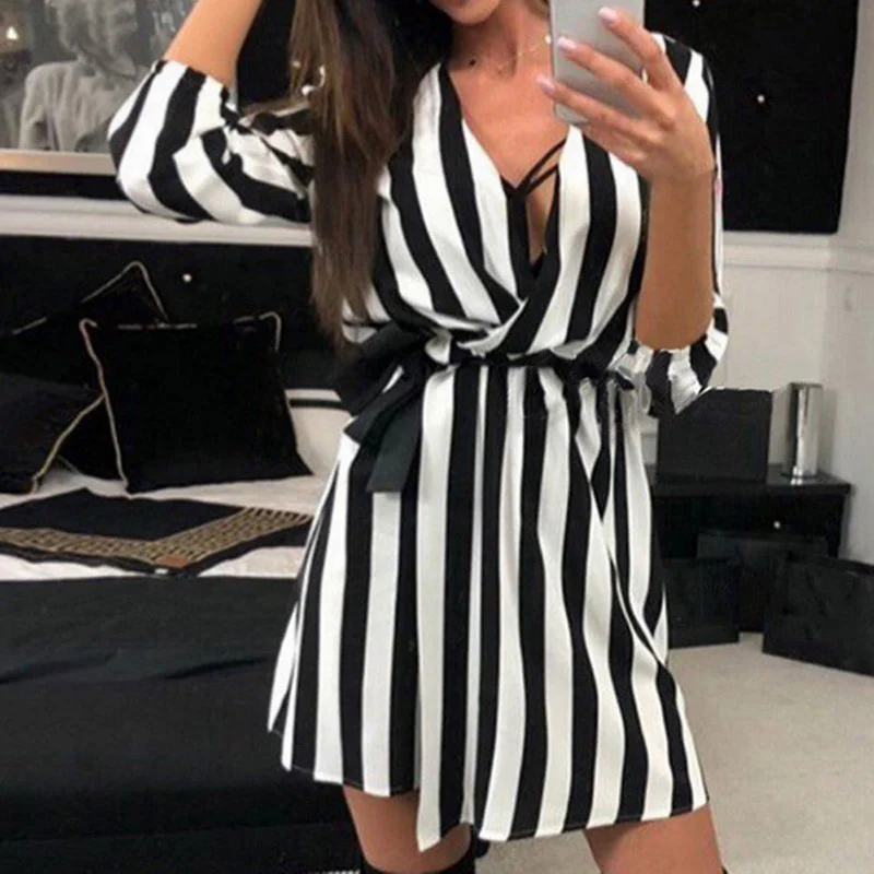 Весенне летнее повседневное свободное платье в полоску женское с рукавом три