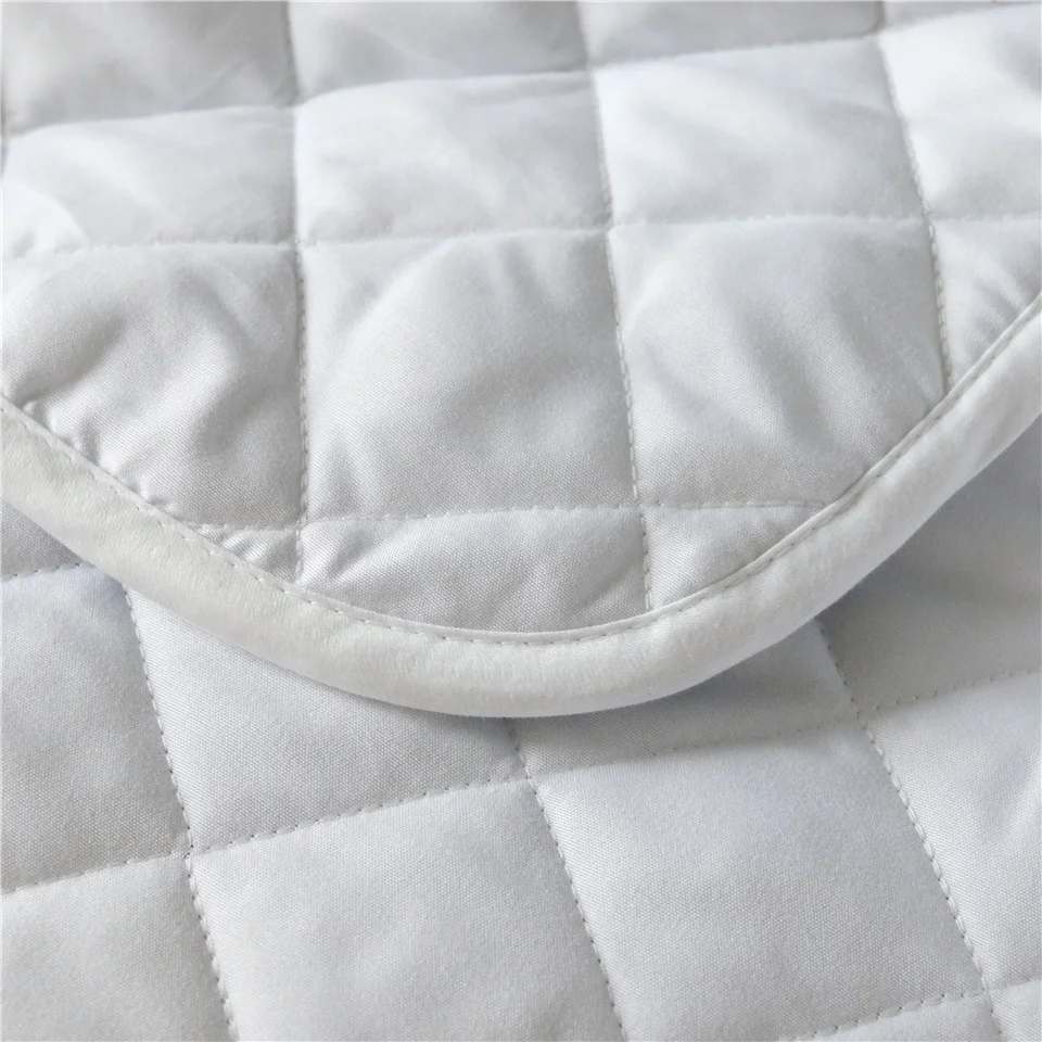 BlessLiving Eyelash Coverlet Set Cute Eyes Gold Black Bed Quilt Set 3-Piece Modern Bedspreads for Fashion Girls Summer Blanket