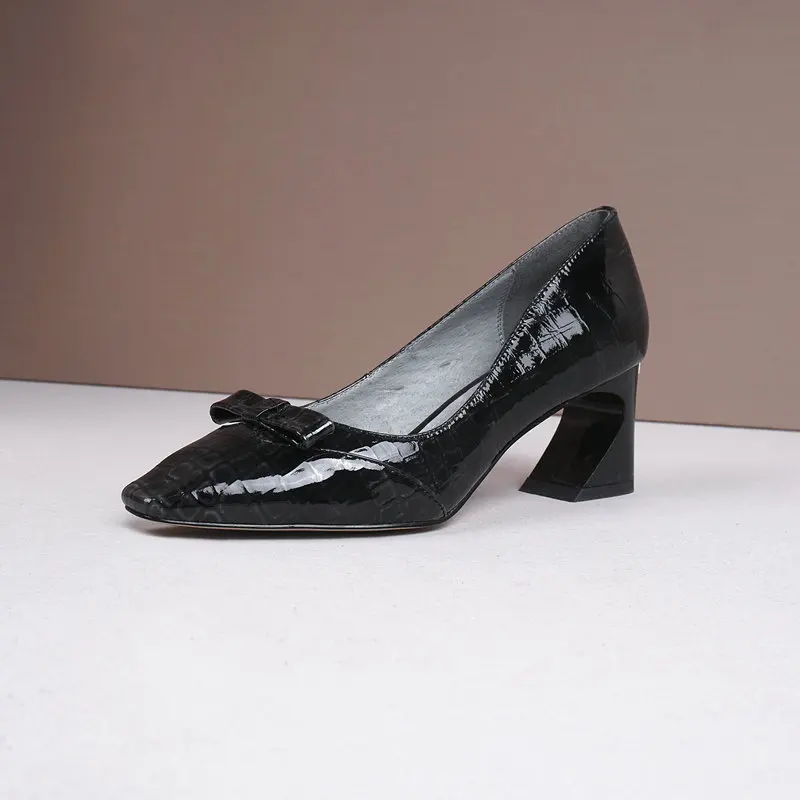 

Rivets bowties Wedding party ladies Shoes Fashion Point Toe Women hoof high Heeled women Pumps Spring Summer 2021 Shoes Woman