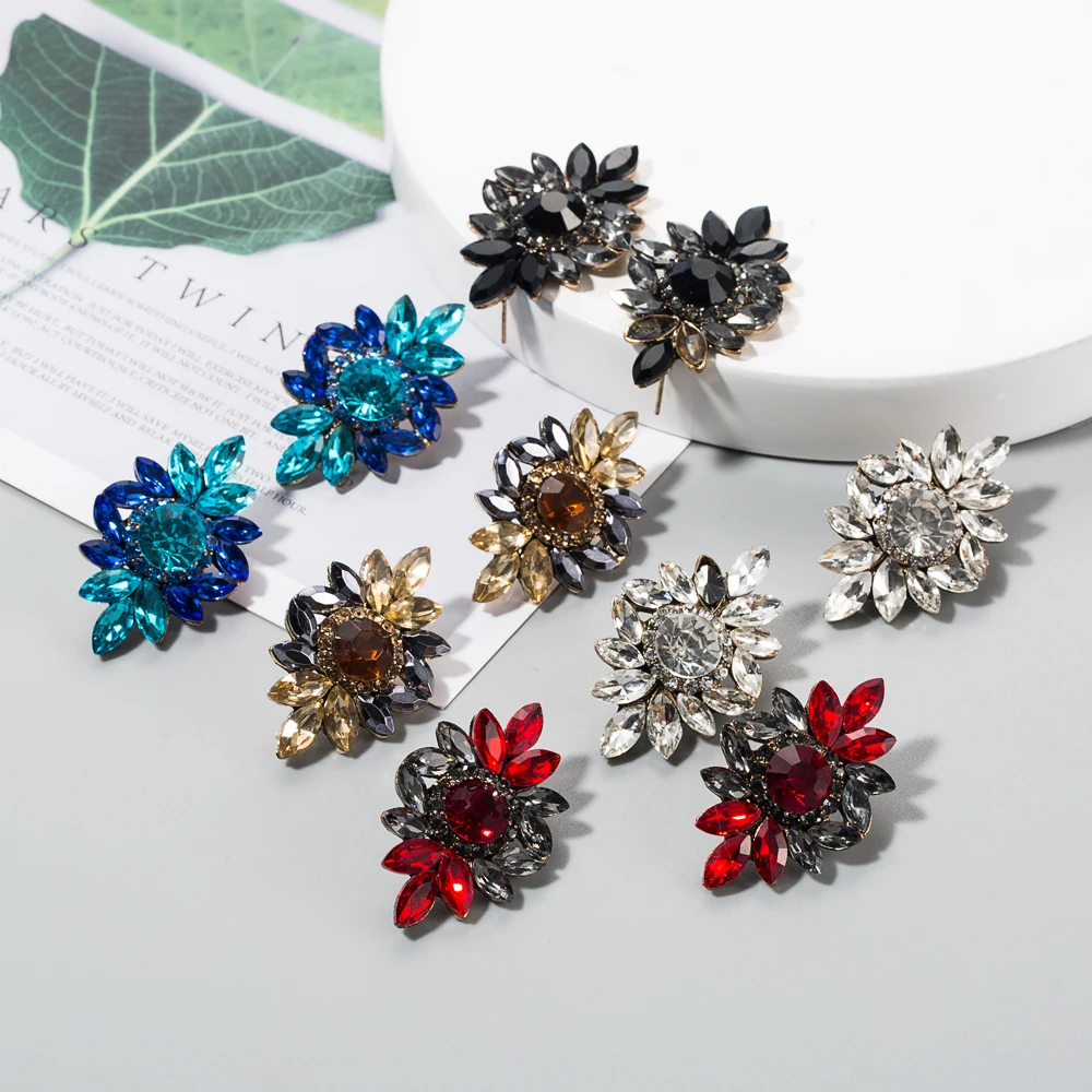 Элегантные разноцветные романтические серьги-гвоздики с цветком роскошные