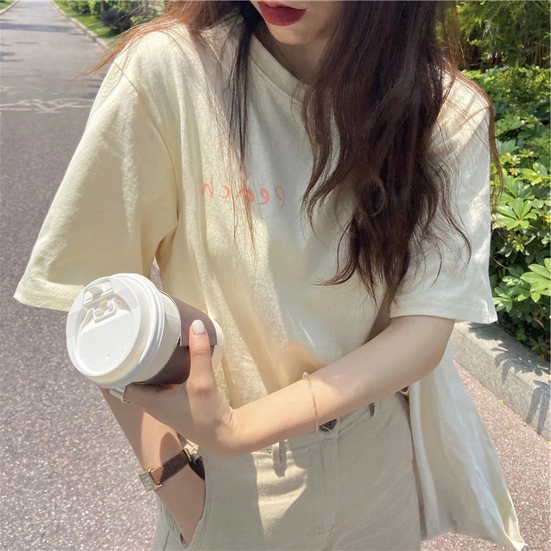 Женская футболка с мультяшным принтом разноцветная коротким рукавом и