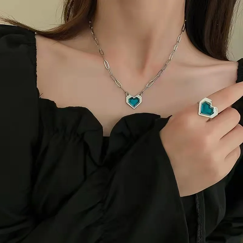 

Wind crystal heart necklace opening ring set niche design sense of personality green heart clavicle chain free shipping