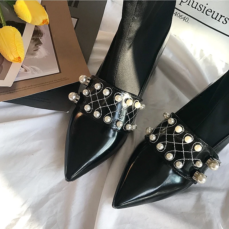 Женские ботинки с пряжкой и жемчугом эластичные на высоком каблуке кожаные