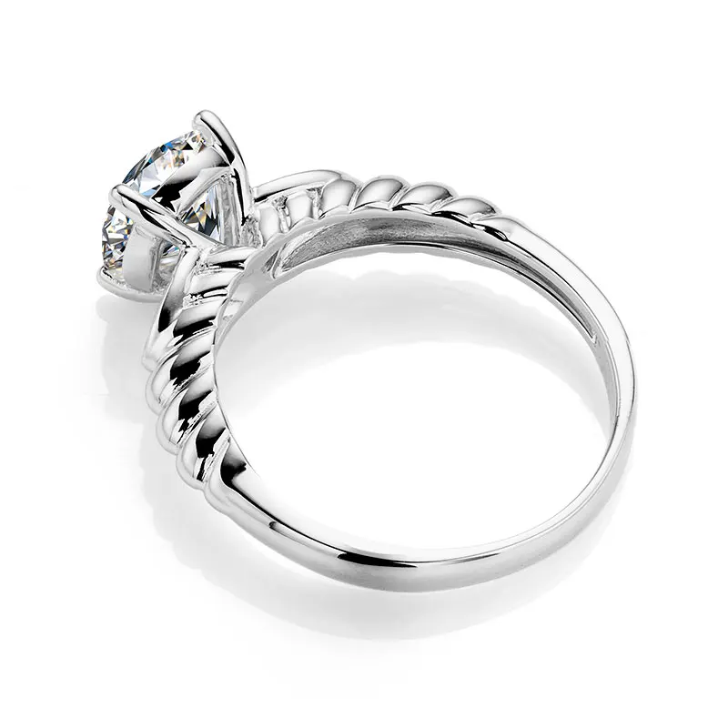 

2021 Fashion jewelry D color round cut 14k moissanite diamond 4 Claw engagement ring