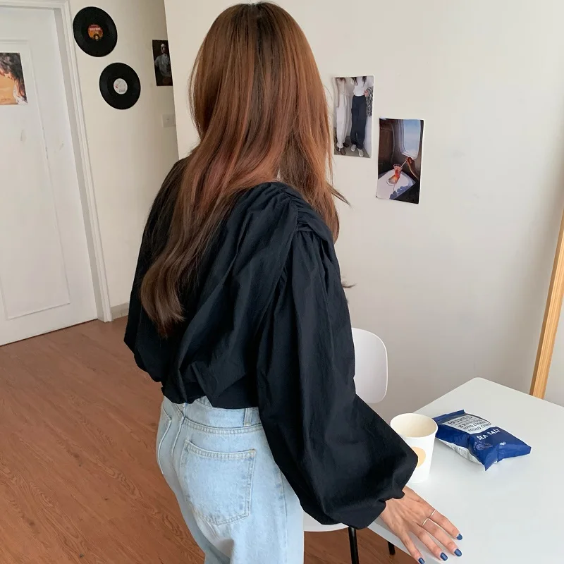 

Korean OL Lady Retro French Lantern Sleeve V-Neck Shirts 2020 Chic Fashion Women Pleated Buckle Design Loose Short Blouses White