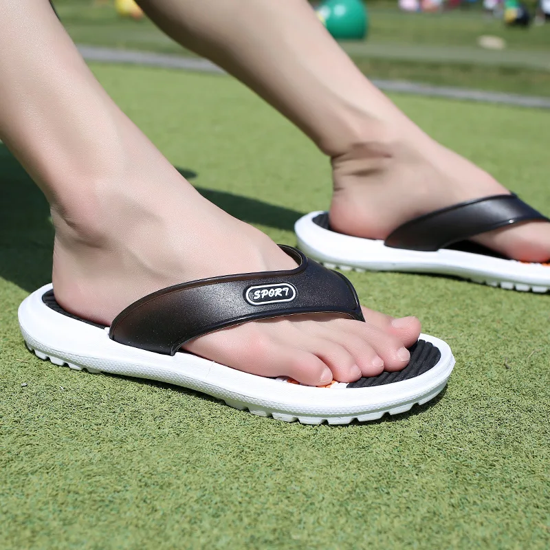 Мужские шлепанцы в полоску легкие повседневные сандалии клетку летние модные