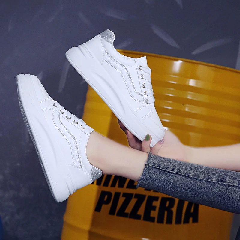 Женские белые туфли на толстой подошве удобная спортивная обувь нескользящие