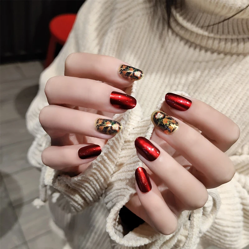 Накладные ногти с жемчугом светло-красные титановым принтом в коробке средней