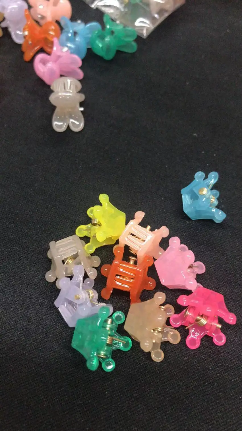 

200Pcs Baby Girls Hair Bangs Cute Mini Hair Claw Clip Kids Hair Pin Hair Accessories Hair Clips for G,toddlers,little girls and