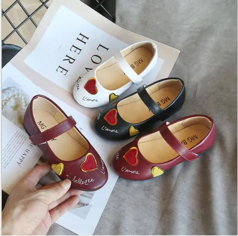 Детские модельные туфли для девочек кроссовки принцессы с сердечками мягкая