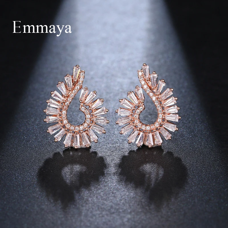 Женские асимметричные серьги-гвоздики EMMAYA разноцветные сережки в форме раковины