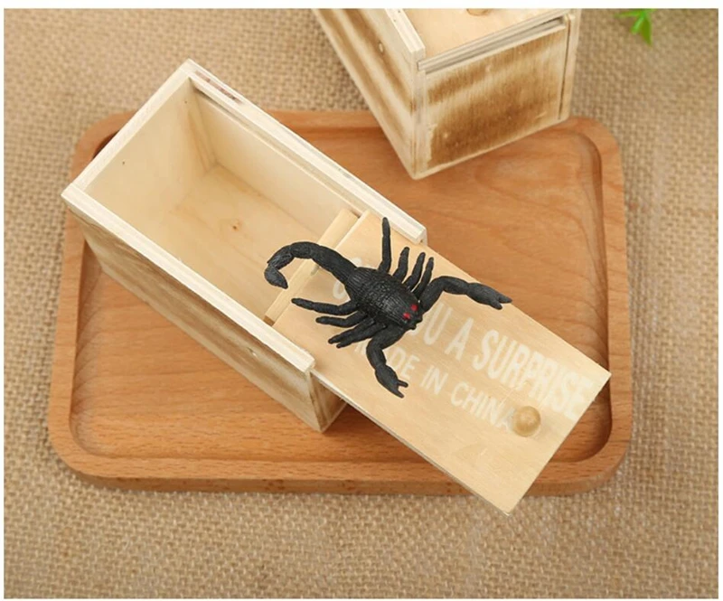 Деревянная коробка для розыгрышей и Пауков на День дурака игрушка розыгрыша