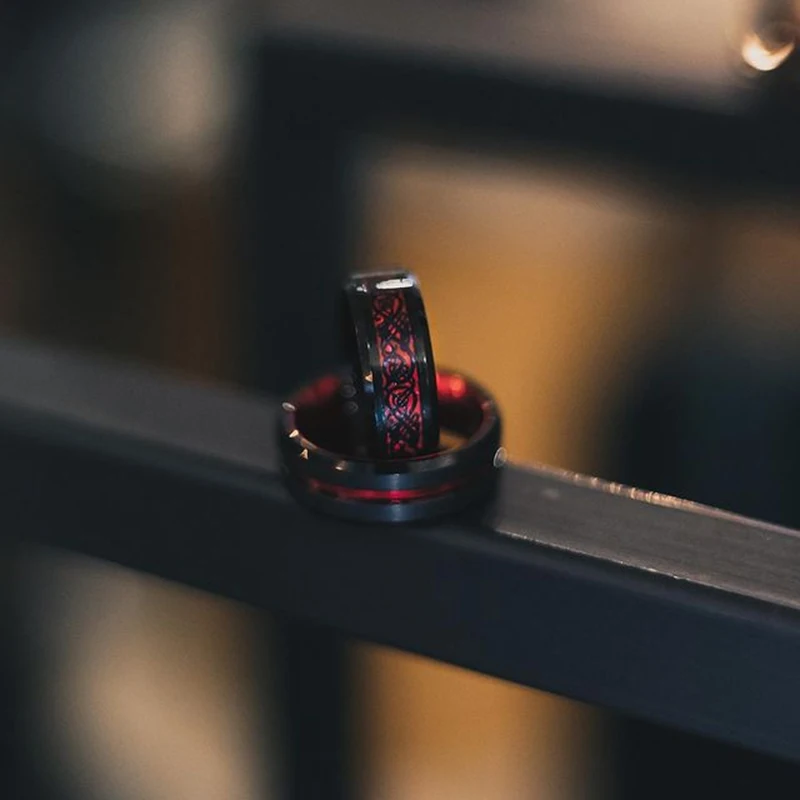 

Fashion 8mm Red Tungsten Wedding Band Black Tungsten Carbide Ring For Men Women Retro Celtic Dragon Inlay Red Carbon Fiber Ring