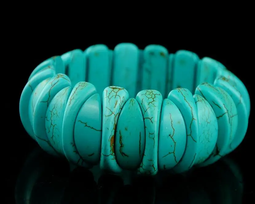 

Коллекция китайских каменных резных браслетов из бирюзы в древнем дворяне, изысканная маленькая статуя