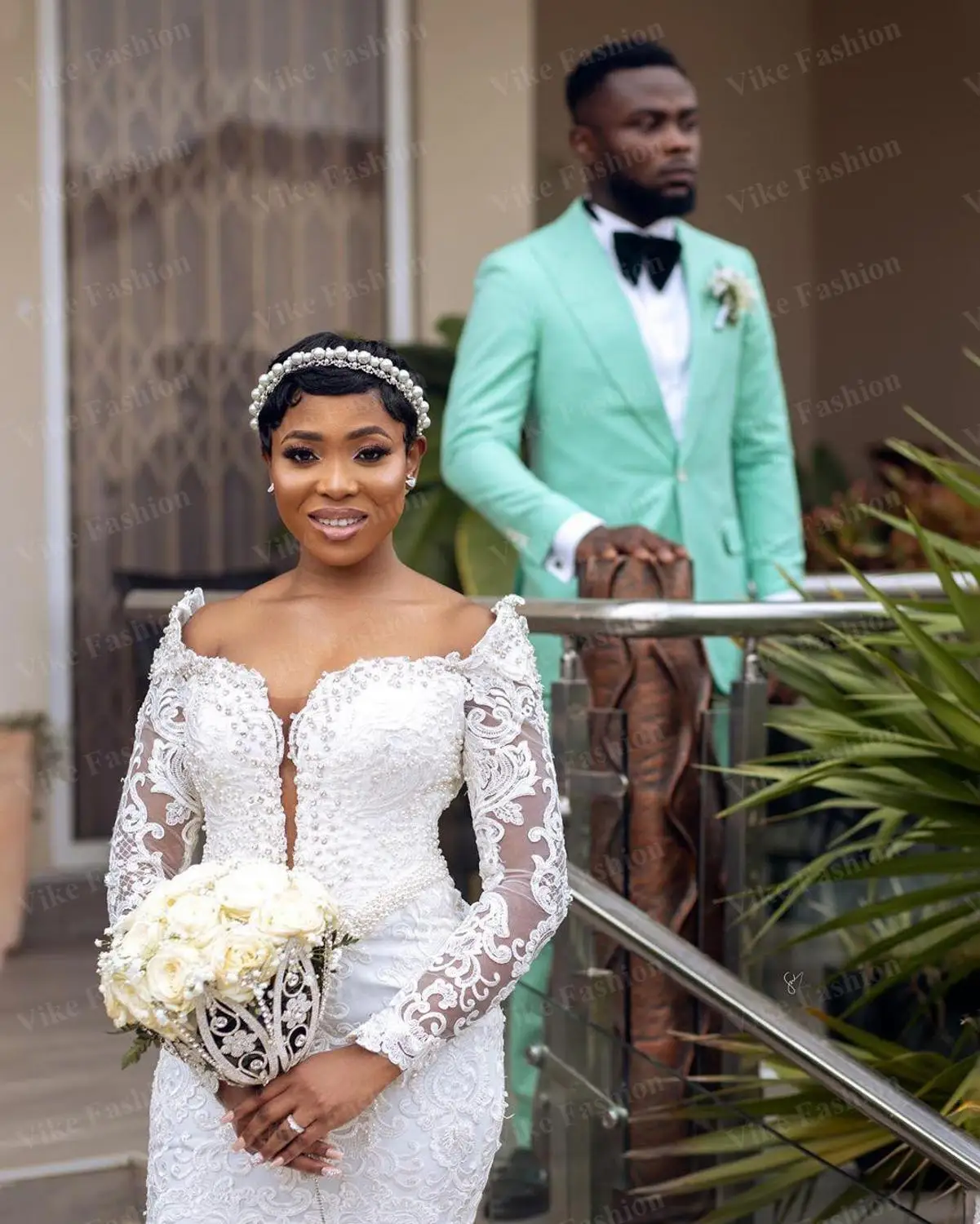 Plus Size Arabic Custom Made Luxurious Crystals Lace Wedding Dresses Mermaid Long Sleeves Bridal Dresses Vintage Wedding Gowns