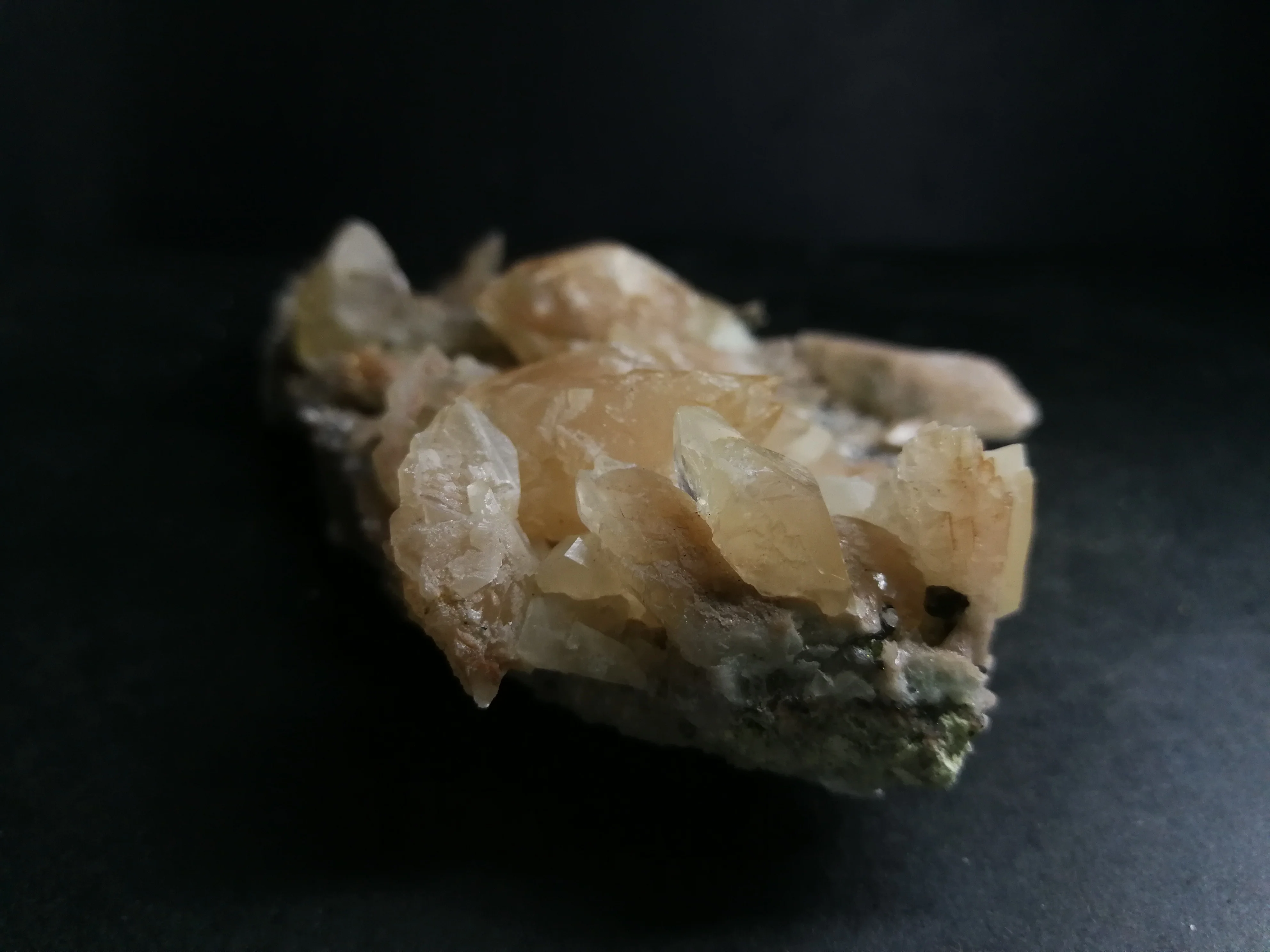 

144.4gMineral samples of natural pink calcite and pyrite Association