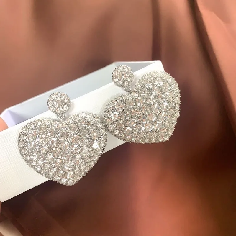 

Европейские и американские супер мигающие серьги в форме сердца персикового цвета