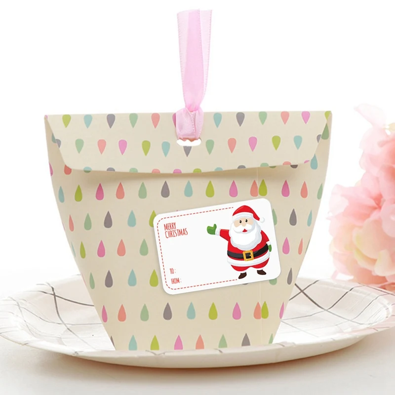 

A roll of 250 stickers, Christmas Day decoration sealing stickers gift tags