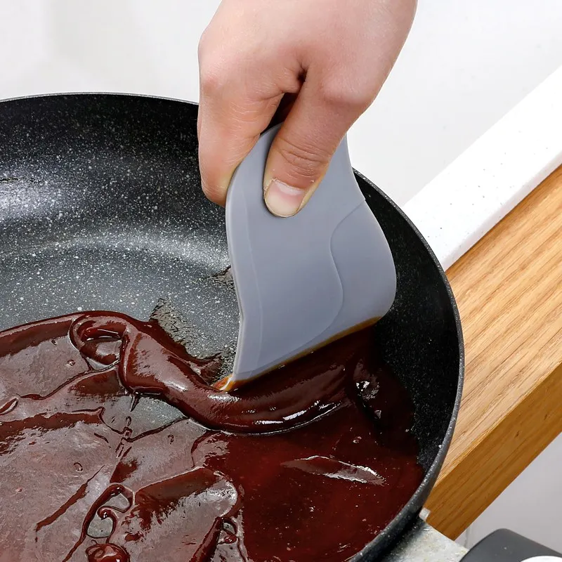 

1PC Multi-function Oil Scraper Cartoon Kitchen Bathroom Stove Dirt Decontamination Scraper Cake Baking Tool Oil Plate Scraper
