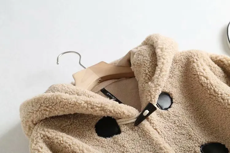 

Japan Style 2019 Winter Women High Quality Faux Fur Coat Loose Lapel OverCoat Thick Warm Female Plush Coats Horn Button Hoodie