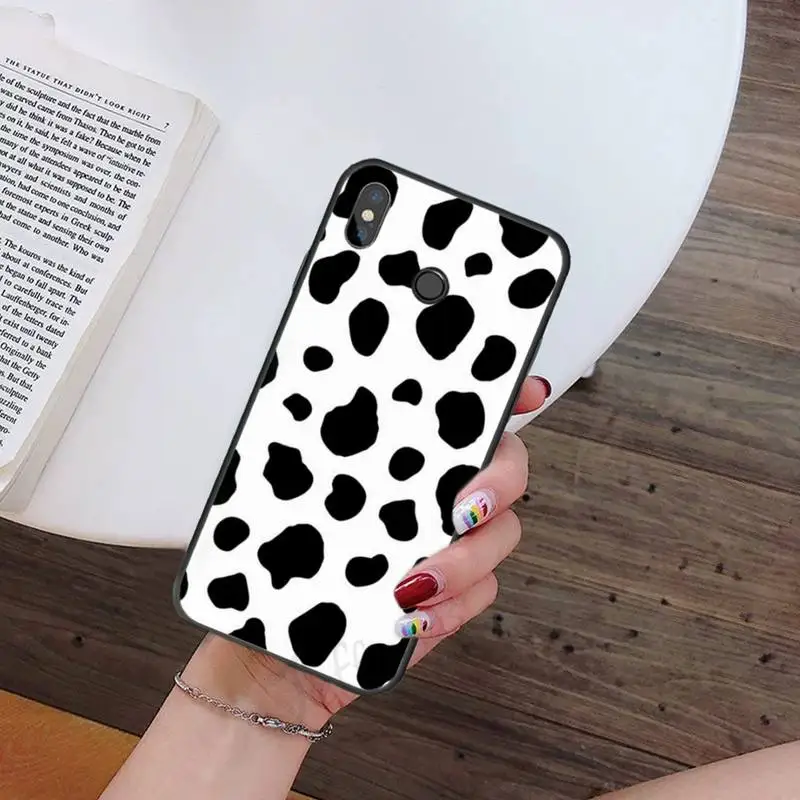 

Cow Print Black White cute Phone Cases For Xiaomi Redmi 7 9t 9se k20 mi8 max3 lite 9 note 8 9s 10 pro Soft Silicone Shell Cover