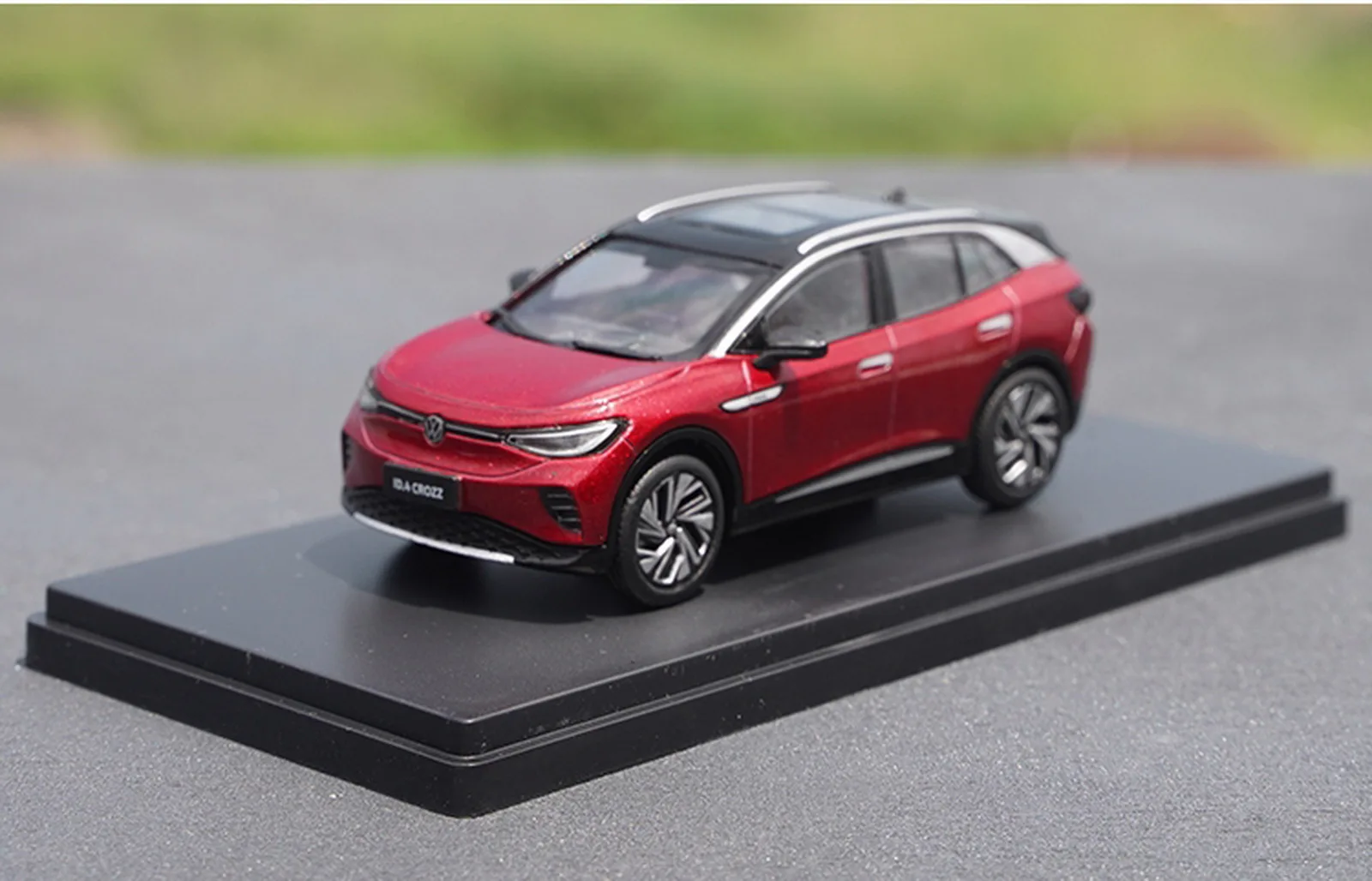 

Масштаб 1/43, Volkswagen ID.4 CROZZ SUV красная литая модель автомобиля, коллекционная игрушка, подарок