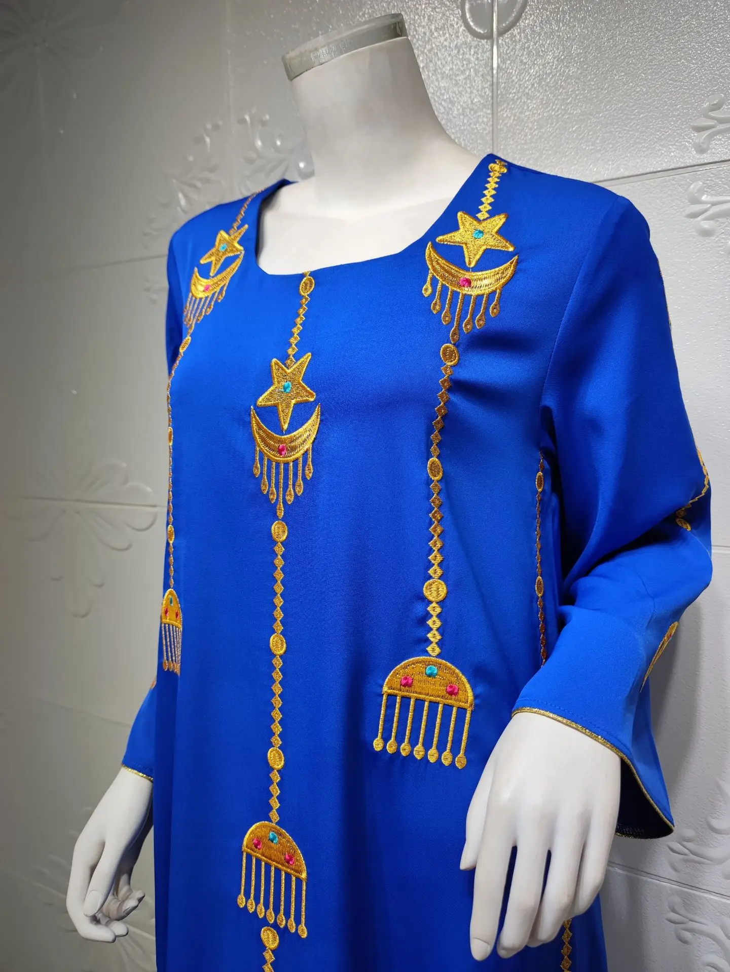 

Donsignet Middle East Muslim Eid Al Fitr Embroidery Islamic Robe Arab Muslim Dress Dubai Abaya Turkey Long Dress Muslim Fashion