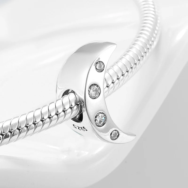 Настоящие искусственные серебряные изогнутые лунные четкие CZ шармы бусины