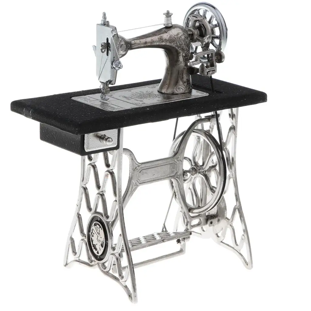 Миниатюрная швейная машина для кукольного домика в масштабе 1/10 |