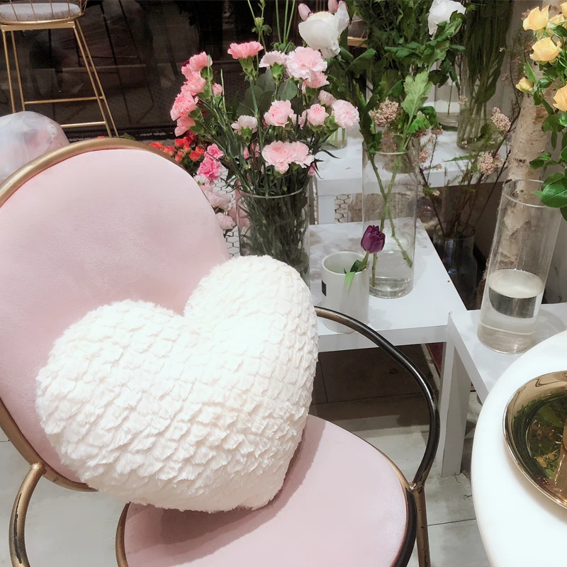 Подушка DUNXDECO в форме сердца романтическая свежая с зонтом макарон резной мягкий