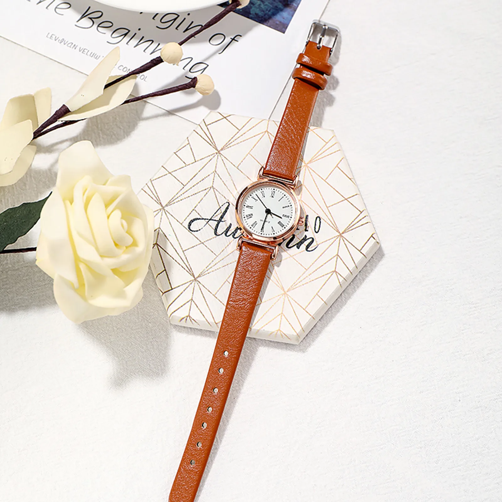 

Minimalist Men Ladies Casual Fashion Watch Roman Numeral Dial Quartz Leather Strap Watch Waterproof High Quality Delicate Clock