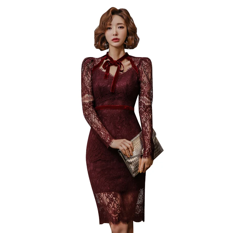 Новинка весеннее женское платье кружевное тонкое закрытое с карманами на бедрах