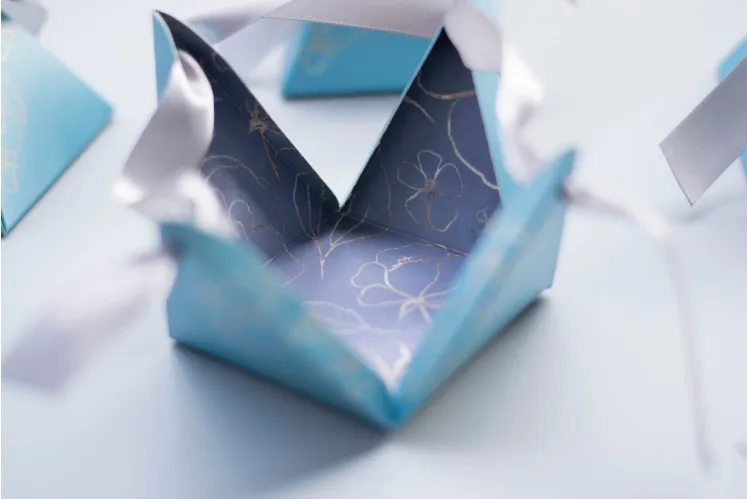 Пирамида коробка конфет с лентой золотая для печати бронзовая шоколада свадьбы