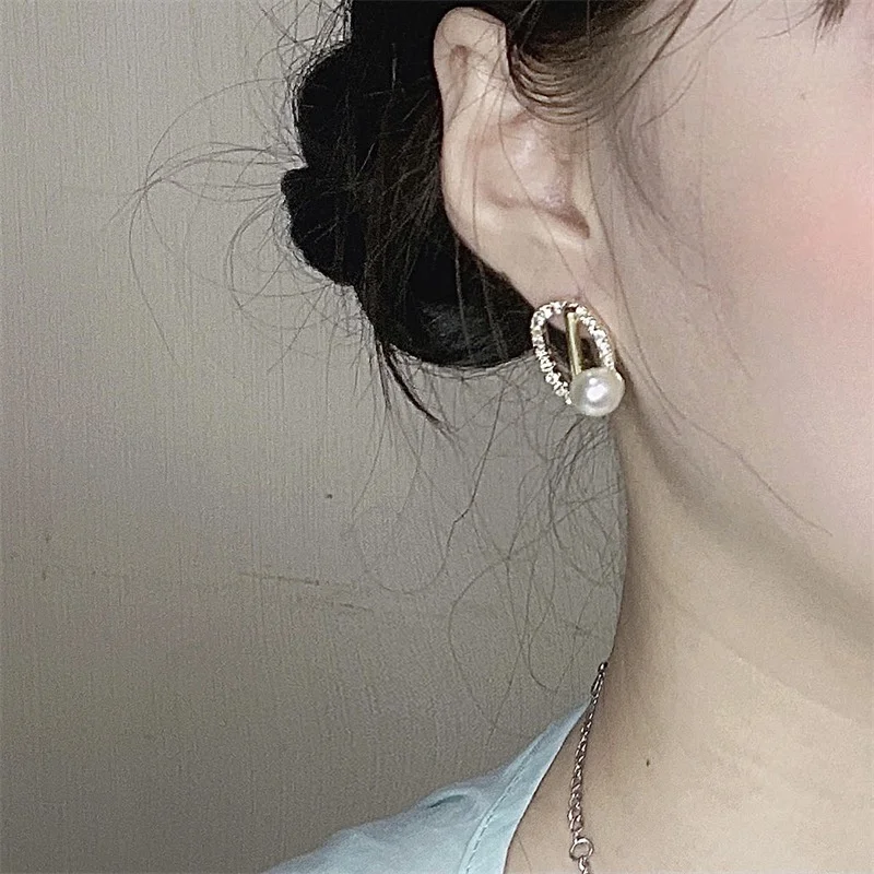 

New Korean crystal metal pearl earrings for women girls simple and exquisite faux pearl earrings party jewelry