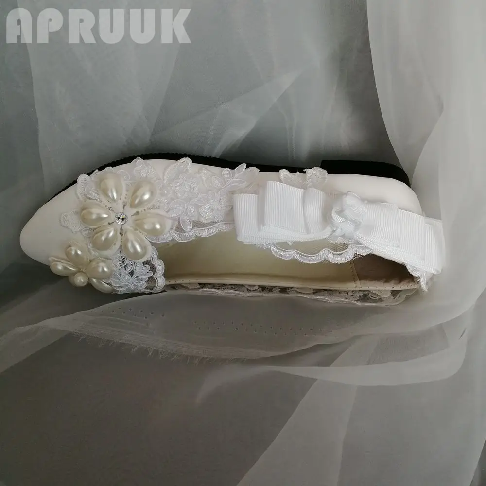 

Белое кружево цвета слоновой кости с жемчужинами красивый дизайн; Свадебные туфли на плоской подошве обувь размера плюс 41 42 ручной работы в...
