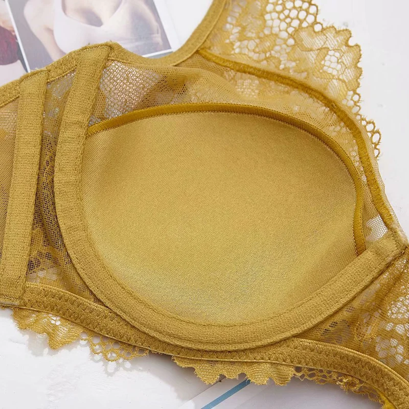 Комплект женского кружевного нижнего белья из бюстгальтера пуш ап и