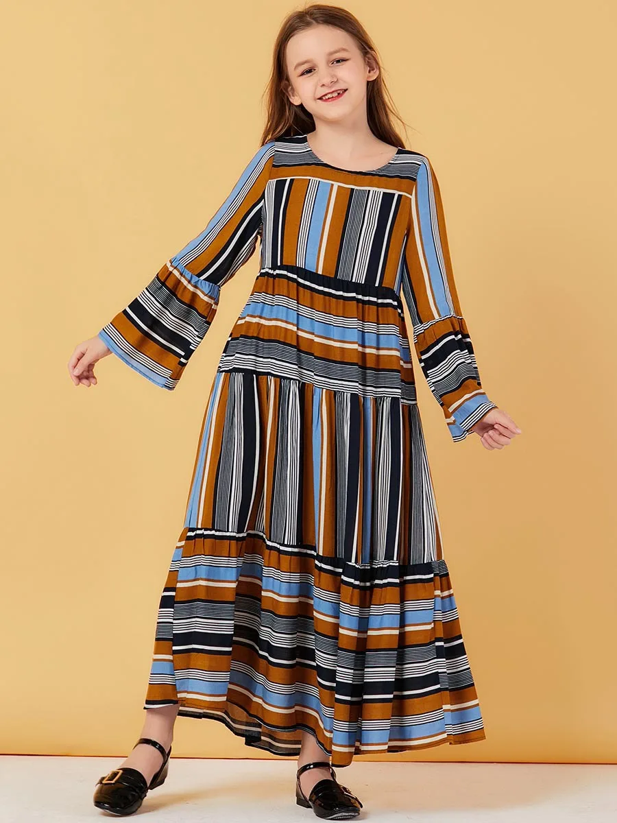 Детское мусульманское платье милое детское в полоску с расклешенными рукавами